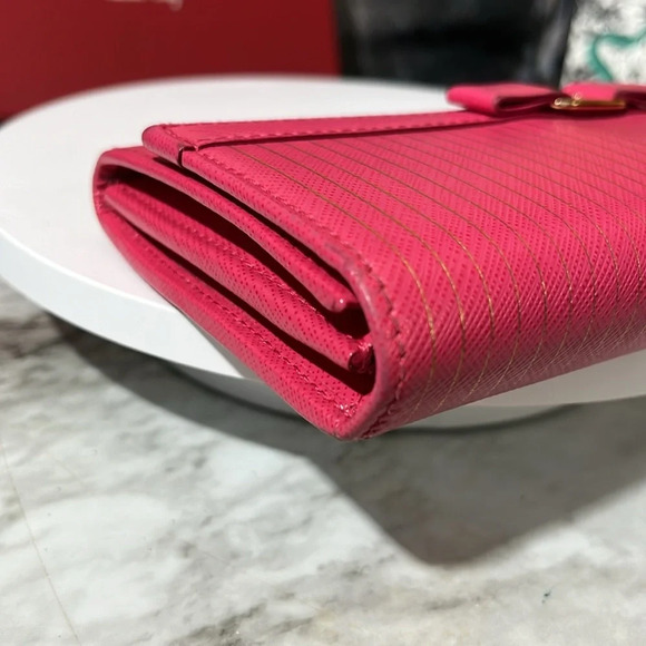 Salvatore Ferragamo Vara Bow Continental Wallet Pink with Gold Pinstripe. GUC - Picture 11 of 13